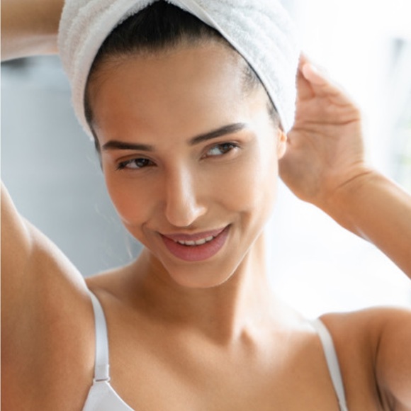 V A N I T Y Anti-Frizz Rapid Drying Hair Towel - Picture 4 of 6